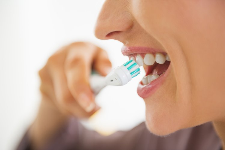 Zdjęcie Dlaczego należy myć zęby przed, a nie po śniadaniu? Poznaj opinię stomatologów #1