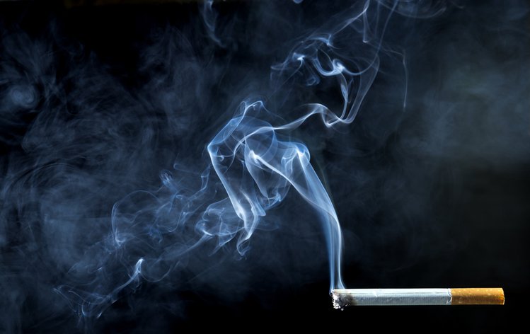 Zdjęcie Czy można usunąć zapach papierosów z ubrań bez ich prania? Tak! Sprawdź jak! #2