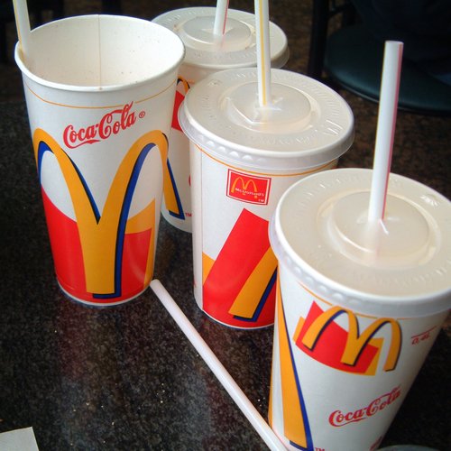 Zdjęcie Jeśli pijesz napoje w KFC lub McDonald’s, nigdy nie dodawaj do nich kostek lodu! Sprawdź dlaczego #2