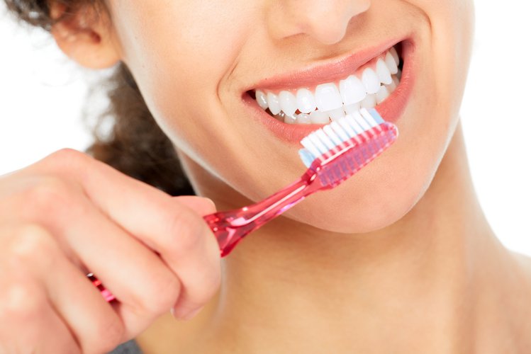 Zdjęcie Dlaczego należy myć zęby przed, a nie po śniadaniu? Poznaj opinię stomatologów #2