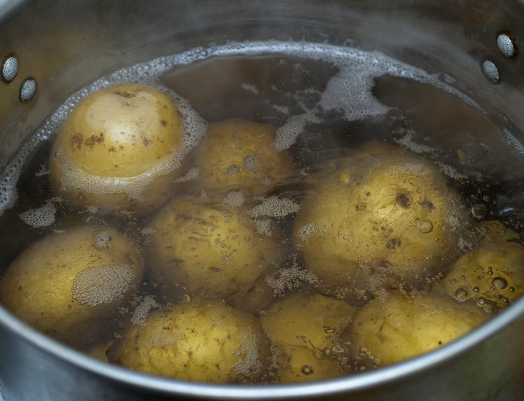 Zdjęcie Już NIGDY nie wylejesz wody po ziemniakach. Sprawdź dlaczego! #1