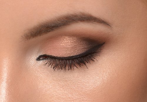 Zdjęcie 10 powodów, dla których nie udaje Ci się narysować idealnej kreski eyelinerem #1