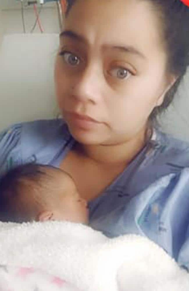 Zdjęcie 25-letnia matka, umiera nagle dziesięć dni po urodzeniu czwartego dziecka przez cesarskie cięcie. #1