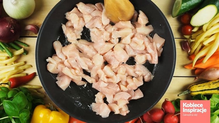 Zdjęcie Fasolka szparagowa z kurczakiem - danie jednogarnkowe #3