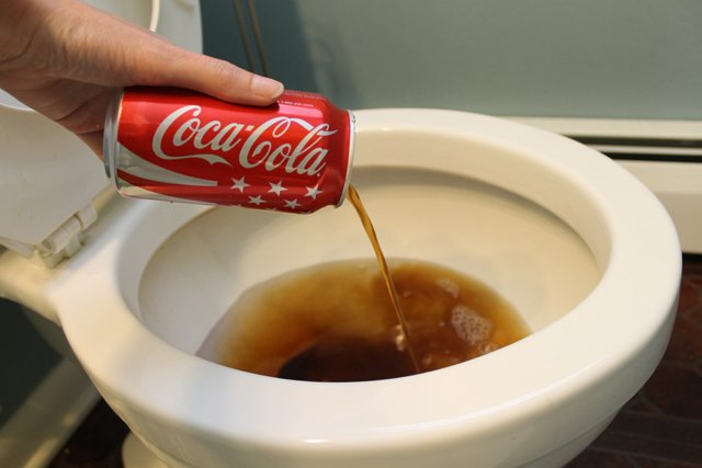 Zdjęcie Coca cola - 5 praktycznych zastosowań w domu! #1