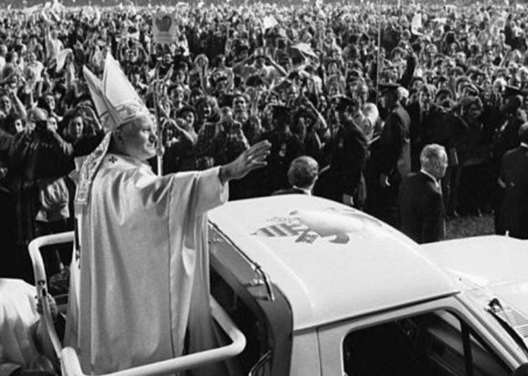 Zdjęcie Donald Trump uczcił pamięć Jana Pawła II! Jego post zobaczyły miliony ludzi! #1