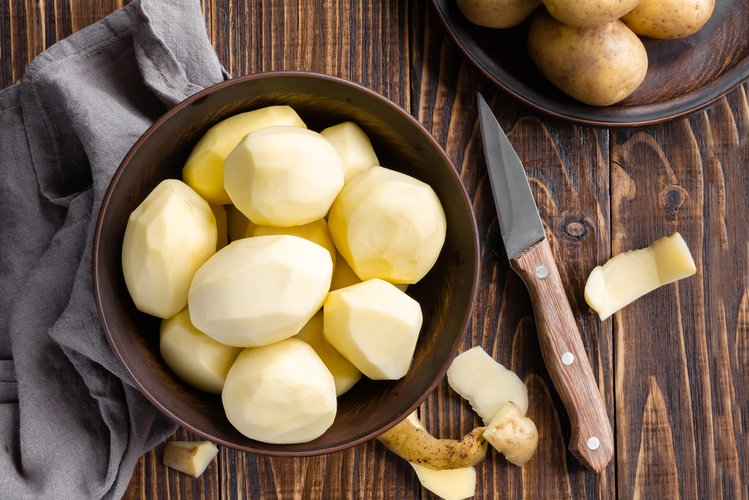 Zdjęcie Obierasz ziemniaki przed ugotowaniem? TO BŁĄD, który popełnia większość ludzi #1