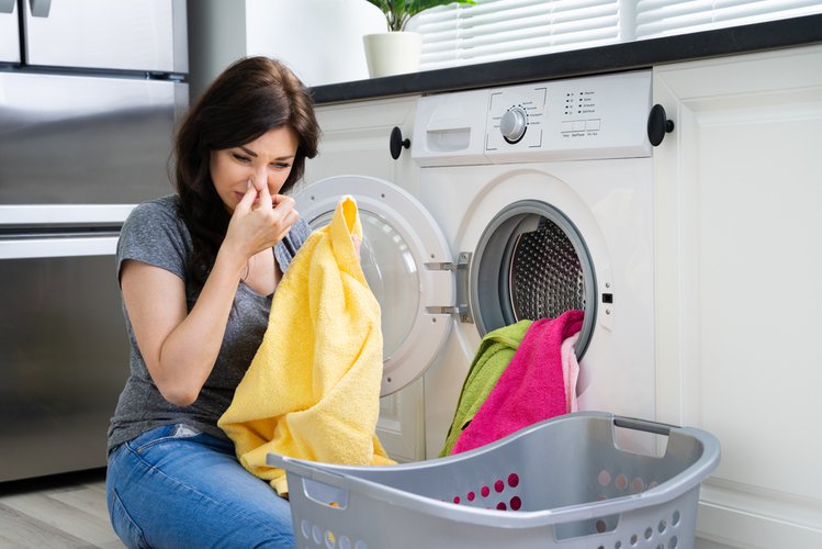 Zdjęcie Brzydki zapach ubrań po praniu- sprawdź, jak się go pozbyć #3
