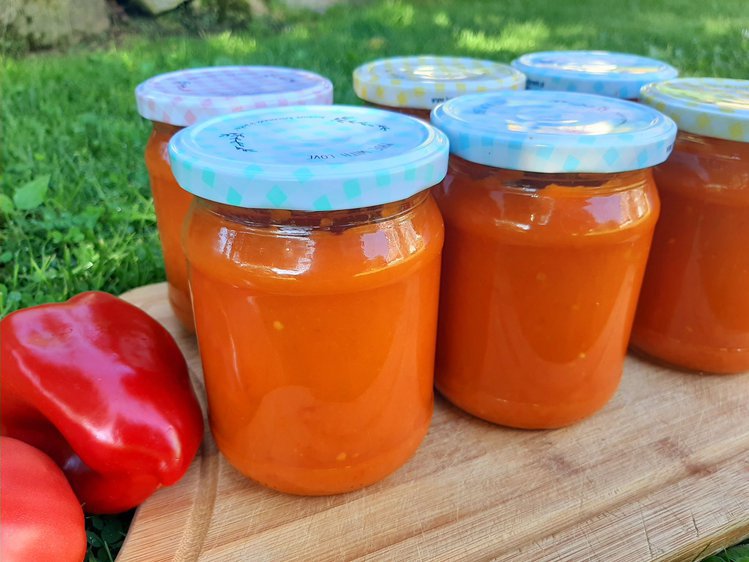 Zdjęcie Zatrzymaj smak pomidorów na dłużej! Poznaj 7 przepisów na przetwory z pomidorów #3