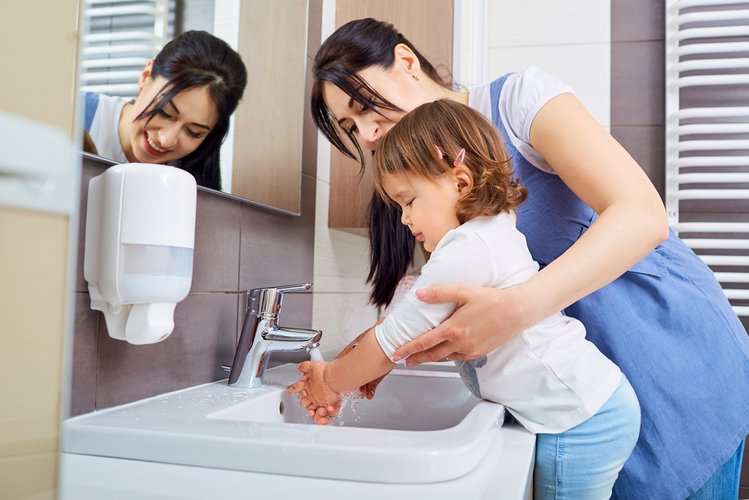 Zdjęcie Jak poprawnie myć ręce? Kiedy myć? Jakie preparaty są bezpieczne? #2