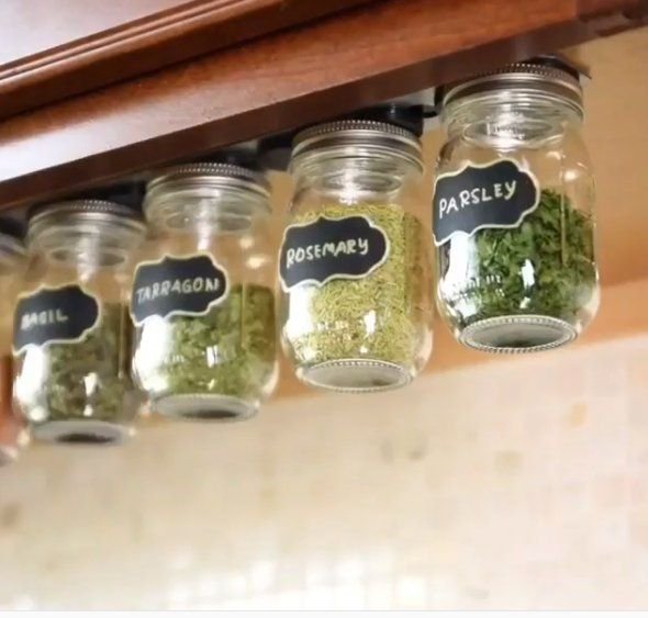 Zdjęcie Poznaj genialny trik na przechowywanie słoiczków z ziołami! Krok po kroku #6