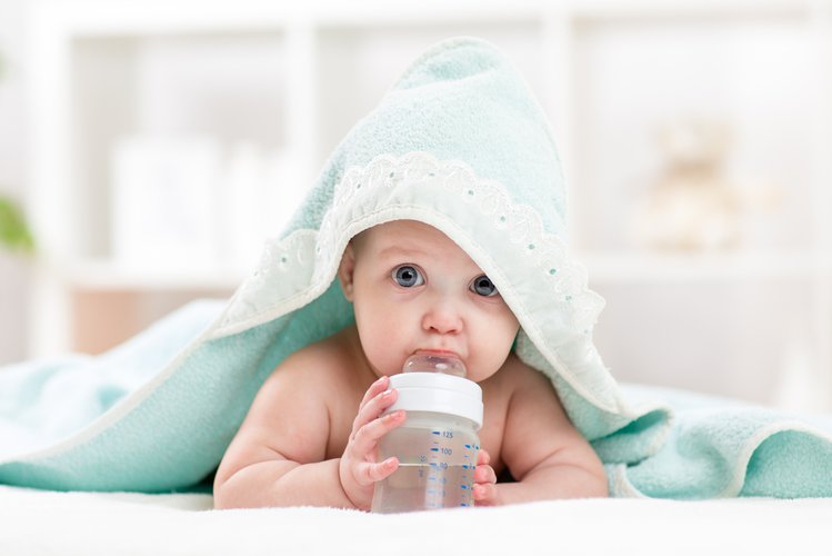 Zdjęcie Czy niemowlęta powinny pić wodę? #1