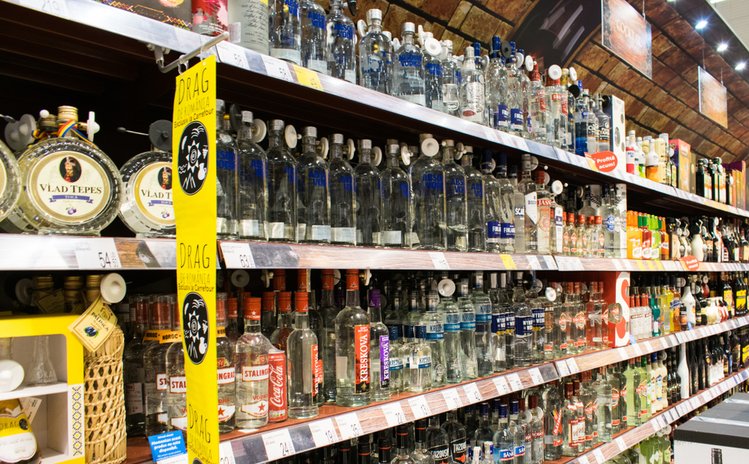 Zdjęcie Ulubiony alkohol Polaków zniknie ze sklepów? Chcą zakazać jego sprzedaży ustawą! #2