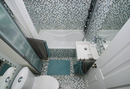 Zdjęcie Jak optycznie zwiększyć łazienkę? Oto najlepsze triki projektantów wnętrz! #1