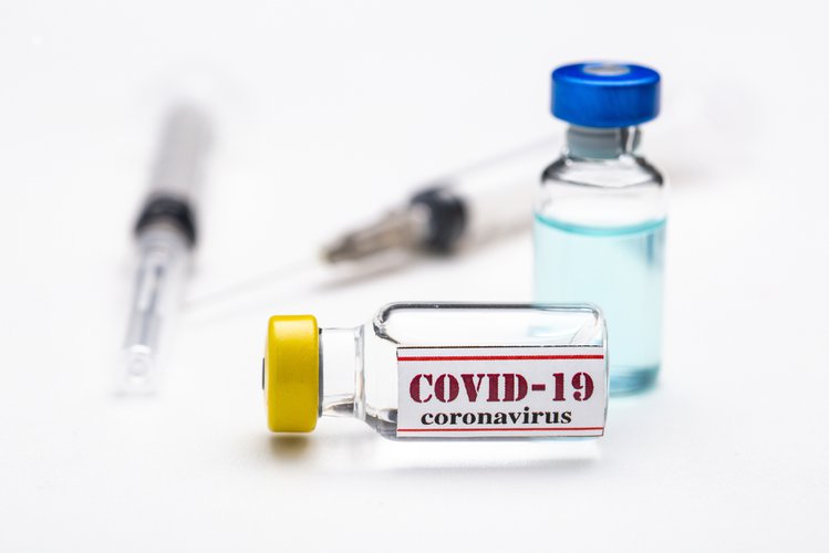 Zdjęcie Szczepionka na Covid-19. Producent wymienia skutki uboczne #2