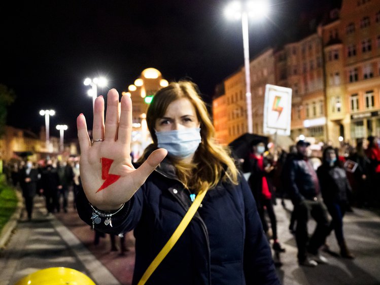 Zdjęcie Co oznacza symbol Strajku Kobiet- czerwona błyskawica? #3