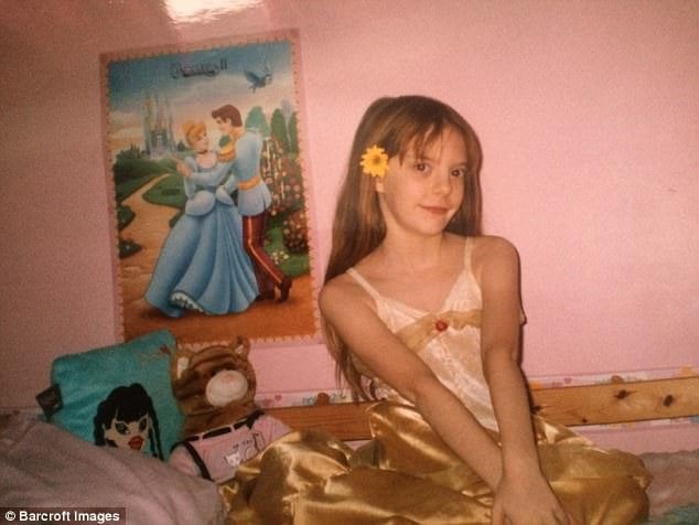 Zdjęcie Ta młoda dziewczyna zrobiła wszystko, by upodobnić się do porcelanowej lalki. Udało się jej? #5