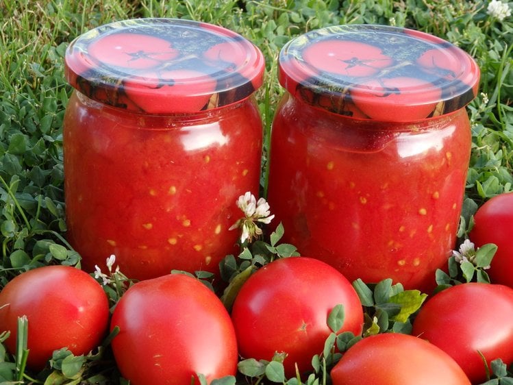 Zdjęcie Zatrzymaj smak pomidorów na dłużej! Poznaj 7 przepisów na przetwory z pomidorów #4