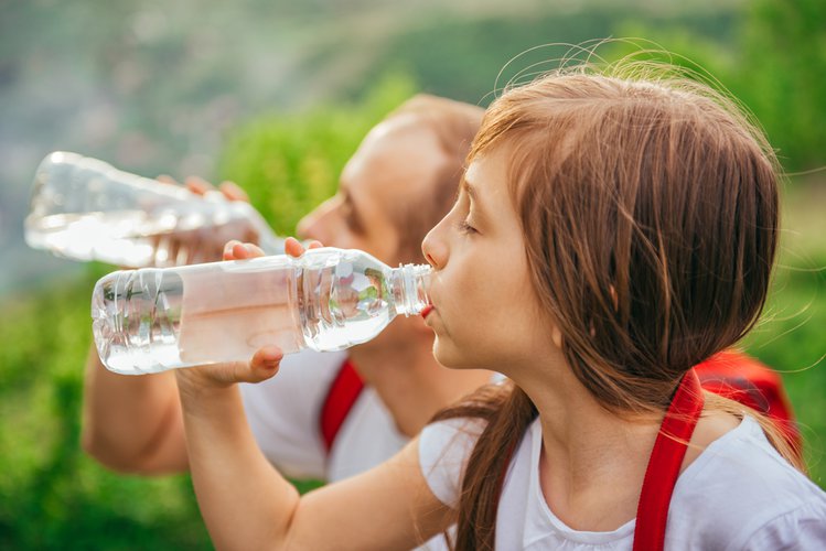 Zdjęcie Ile wody powinno pić dziecko? Oblicz jego dzienne zapotrzebowanie! #2