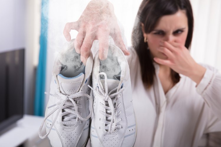 Zdjęcie Brzydki zapach z obuwia? Poznaj 7 domowych sposobów na jego usunięcie! #1