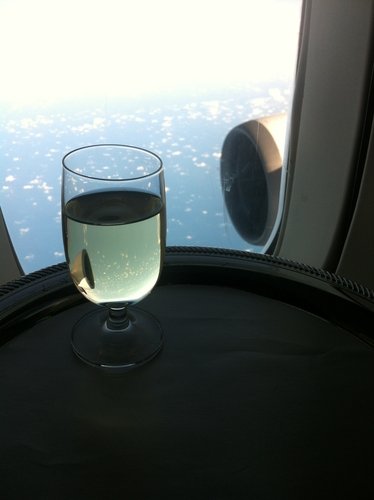 Zdjęcie Tego napoju nigdy nie zamawiaj na pokładzie samolotu! #2