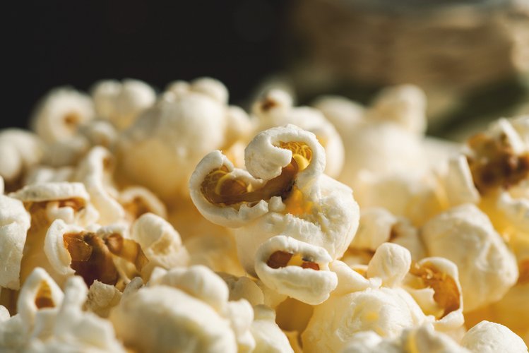 Zdjęcie Uwielbiasz sięgać po popcorn? Oto niesamowite właściwości tej znanej przekąski! #2