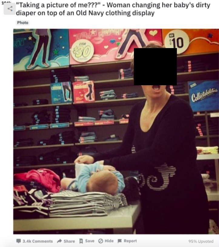 Zdjęcie Ta kobieta przewijała dziecko w restauracji przy gościach! Zdjęcie wywołało burzę w internecie #2