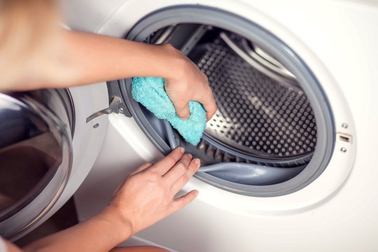 Zdjęcie Brzydki zapach ubrań po praniu- sprawdź, jak się go pozbyć #2